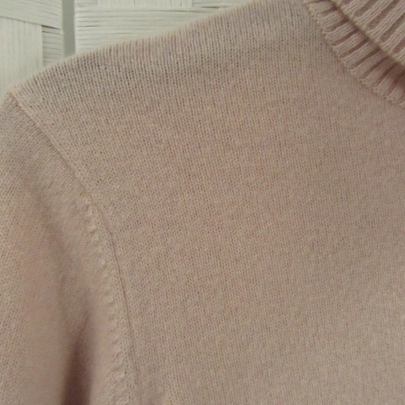 Geneva Cashmere Light Pink Sweater - Picture 5 of 12